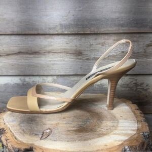 Adrienne Vittadini Women's Cream and Tan Shoes Heels